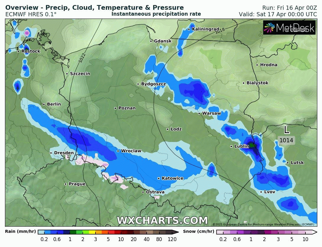 Prognozowane położenie chmur i opadów w sobotę, 17.04.2021. Model: ECMWF