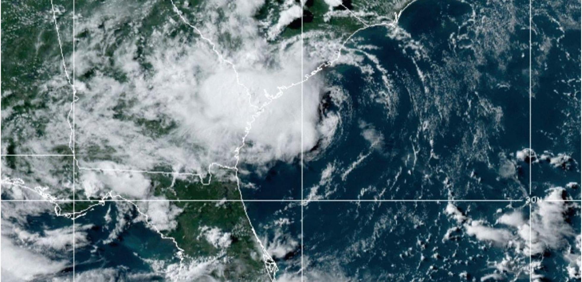 Burza tropikalna DANNY dotarła do wybrzeża USA
